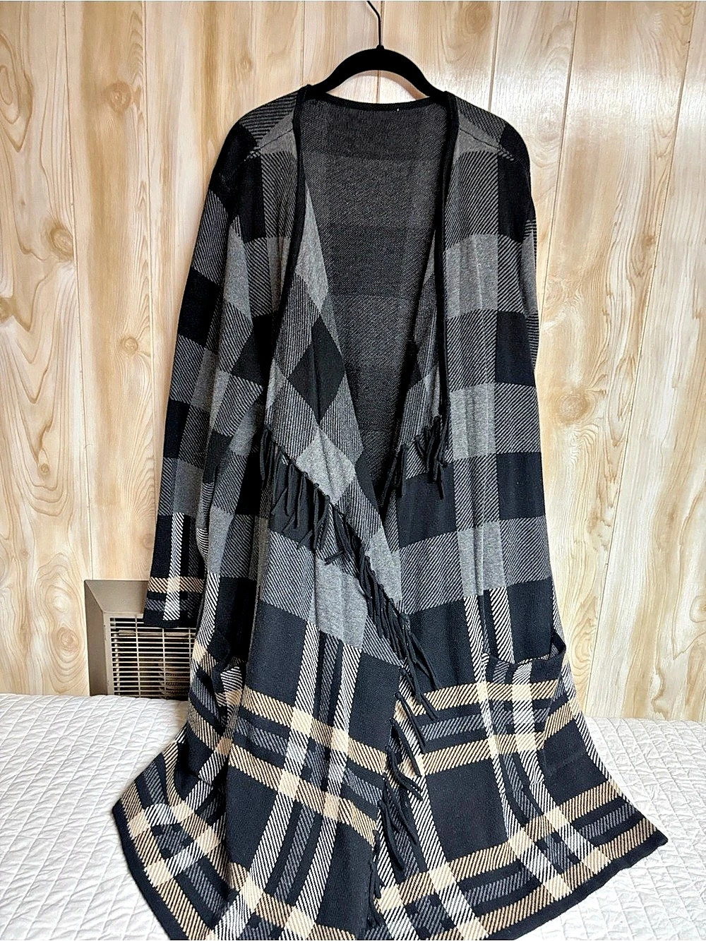 Women's Plaid Open Front Cardigan in Black & Gray Like New